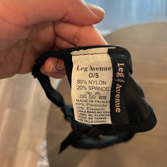 Leg Avenue Adjustable garter - Picture 7 of 8